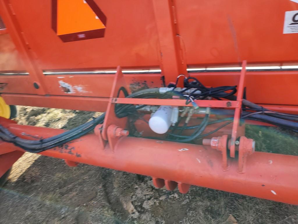 Kuhn Merge Maxx 300 Merger 'Controls in the Office'