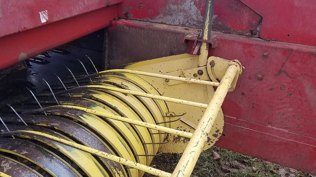 New Holland 311 Small Square Baler