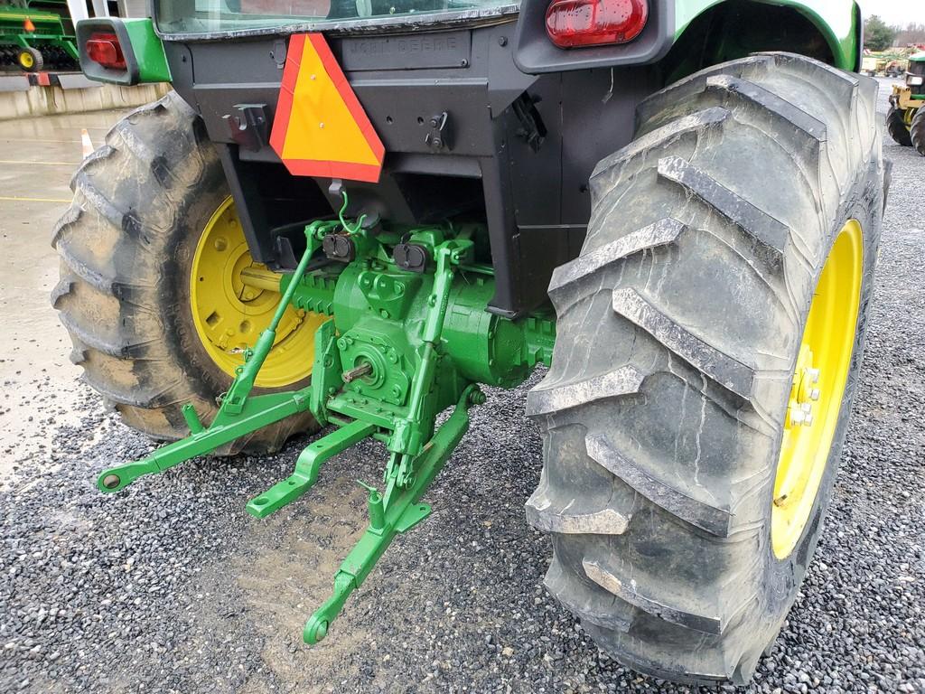 John Deere 2750 Cab Tractor