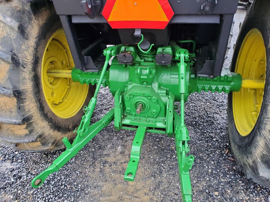 John Deere 2750 Cab Tractor
