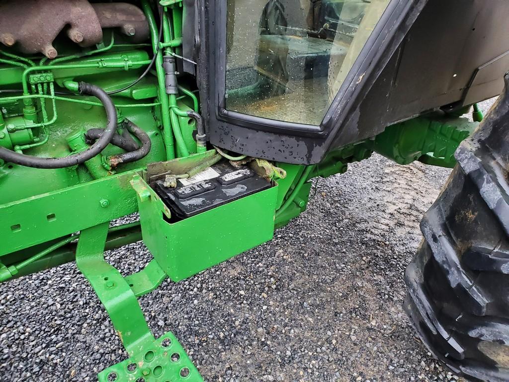 John Deere 2750 Cab Tractor