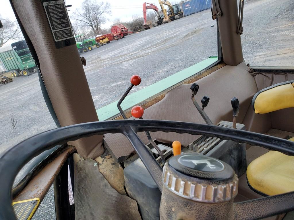 John Deere 2750 Cab Tractor