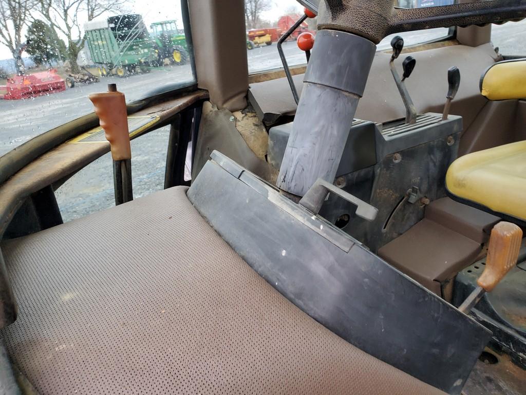 John Deere 2750 Cab Tractor