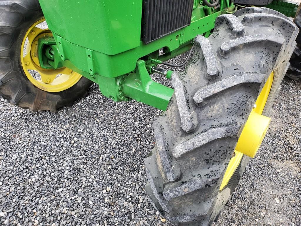 John Deere 2750 Cab Tractor
