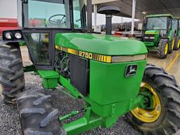 John Deere 2750 Cab Tractor