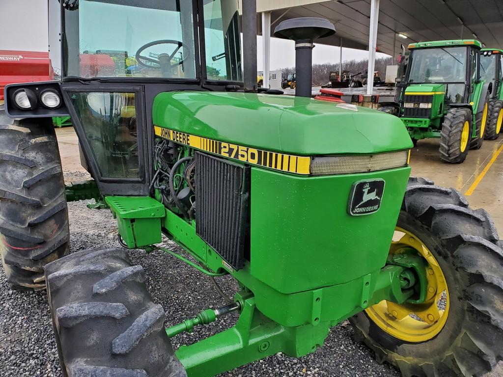 John Deere 2750 Cab Tractor