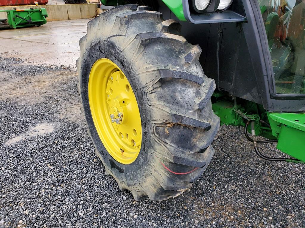 John Deere 2750 Cab Tractor