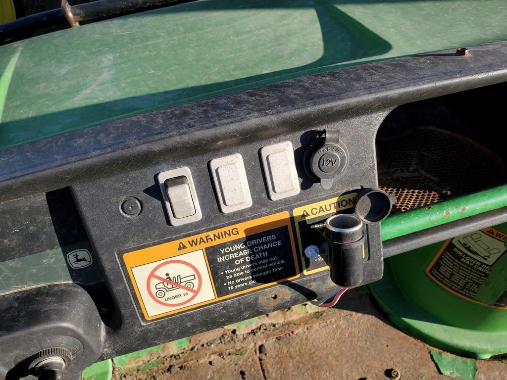 John Deere 6x4 Gator Utility Vehicle