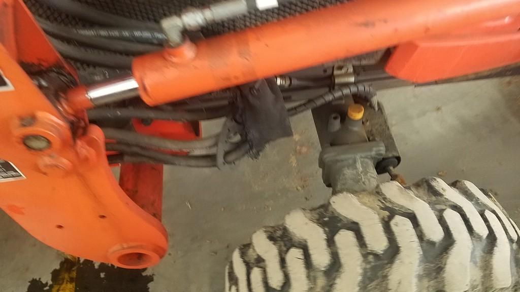 Kubota B2650 Compact Loader Tractor