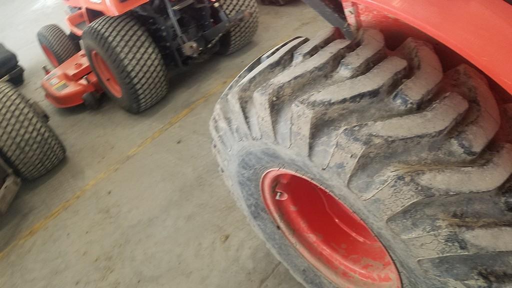 Kubota B2650 Compact Loader Tractor