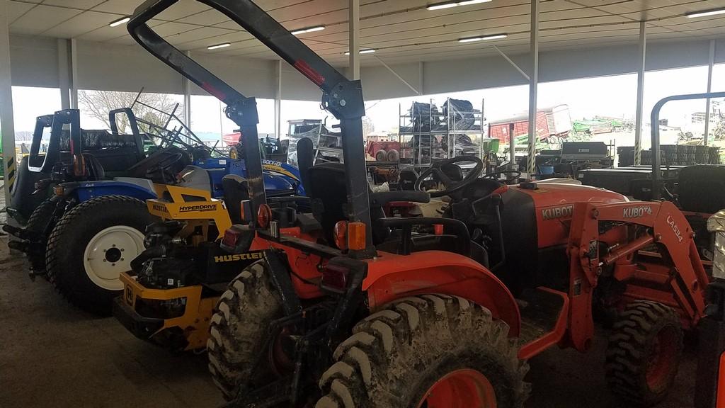 Kubota B2650 Compact Loader Tractor
