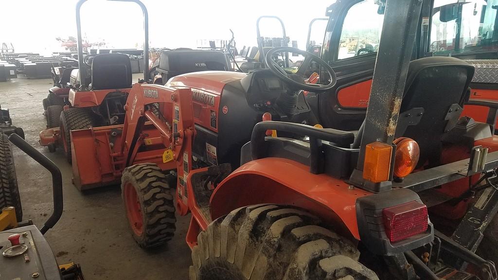 Kubota B2650 Compact Loader Tractor