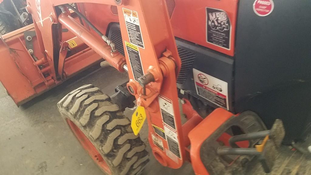 Kubota B2650 Compact Loader Tractor