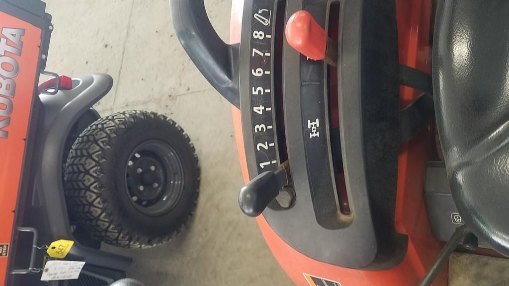 Kubota B2650 Compact Loader Tractor