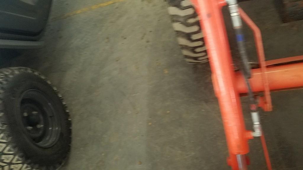 Kubota B2650 Compact Loader Tractor