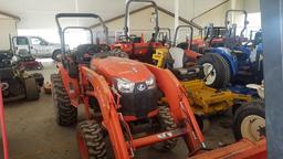 Kubota B2650 Compact Loader Tractor