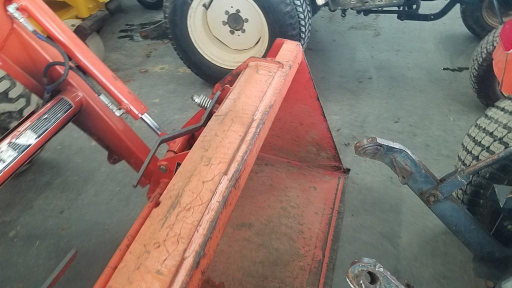 Kubota B2650 Compact Loader Tractor
