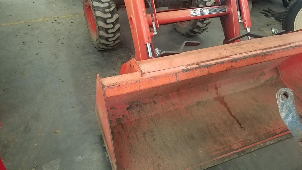 Kubota B2650 Compact Loader Tractor