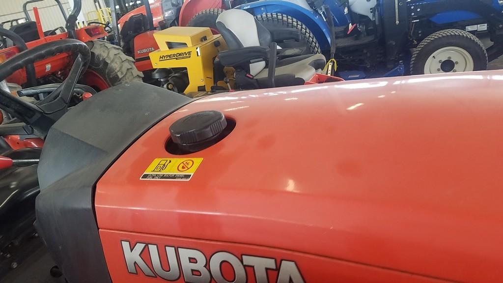 Kubota B2650 Compact Loader Tractor