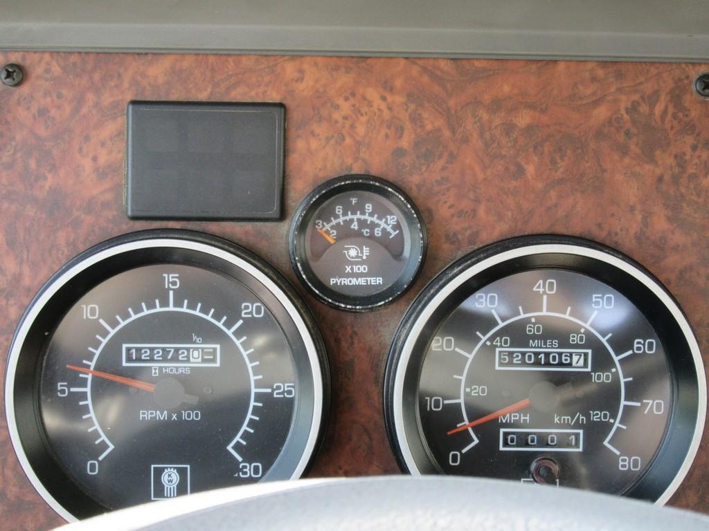 2005 Kenworth T800 Daycab Tractor