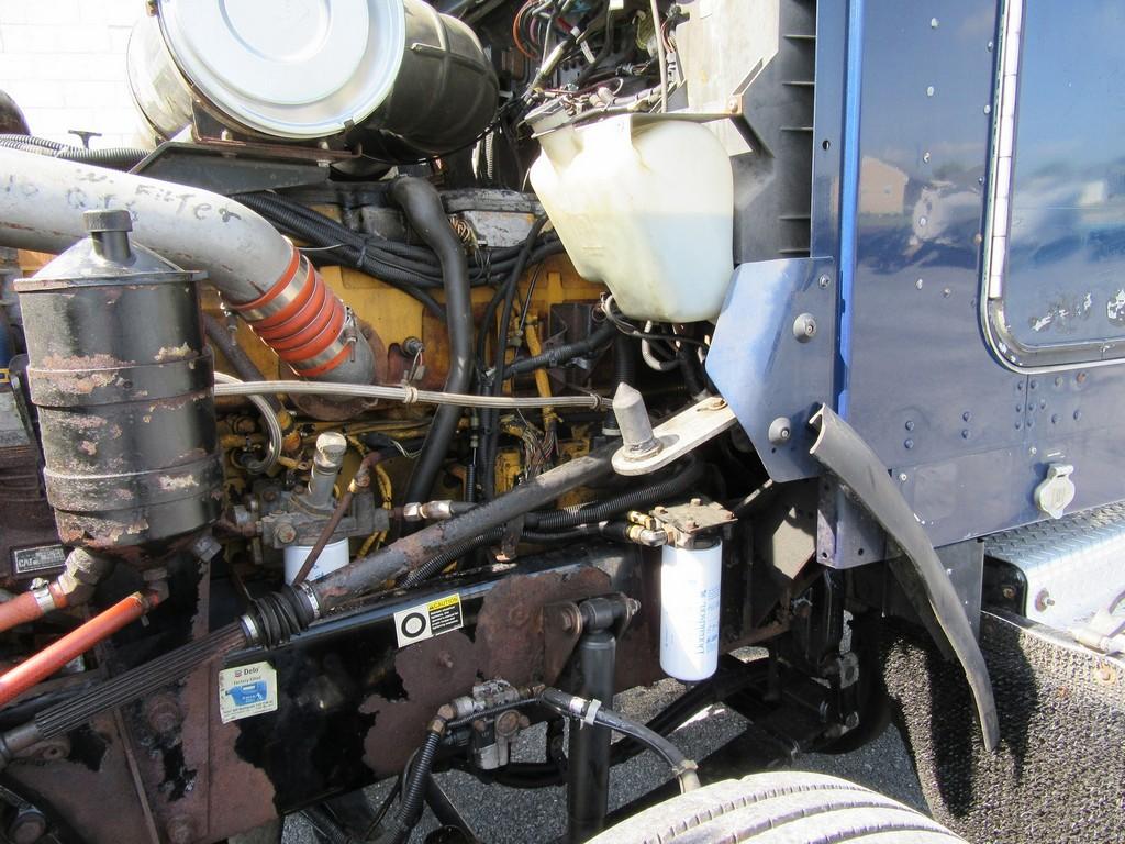 2005 Kenworth T800 Daycab Tractor