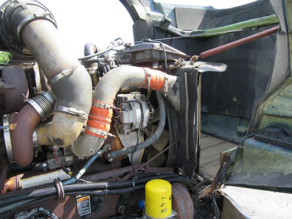 2005 Kenworth T800 Daycab Tractor