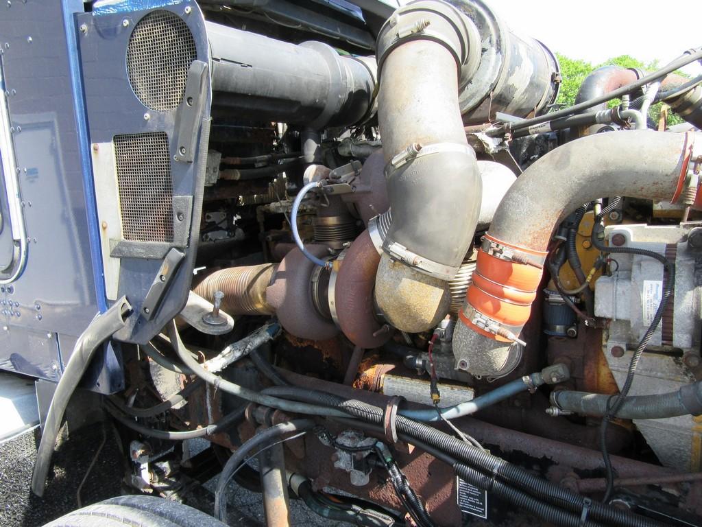 2005 Kenworth T800 Daycab Tractor