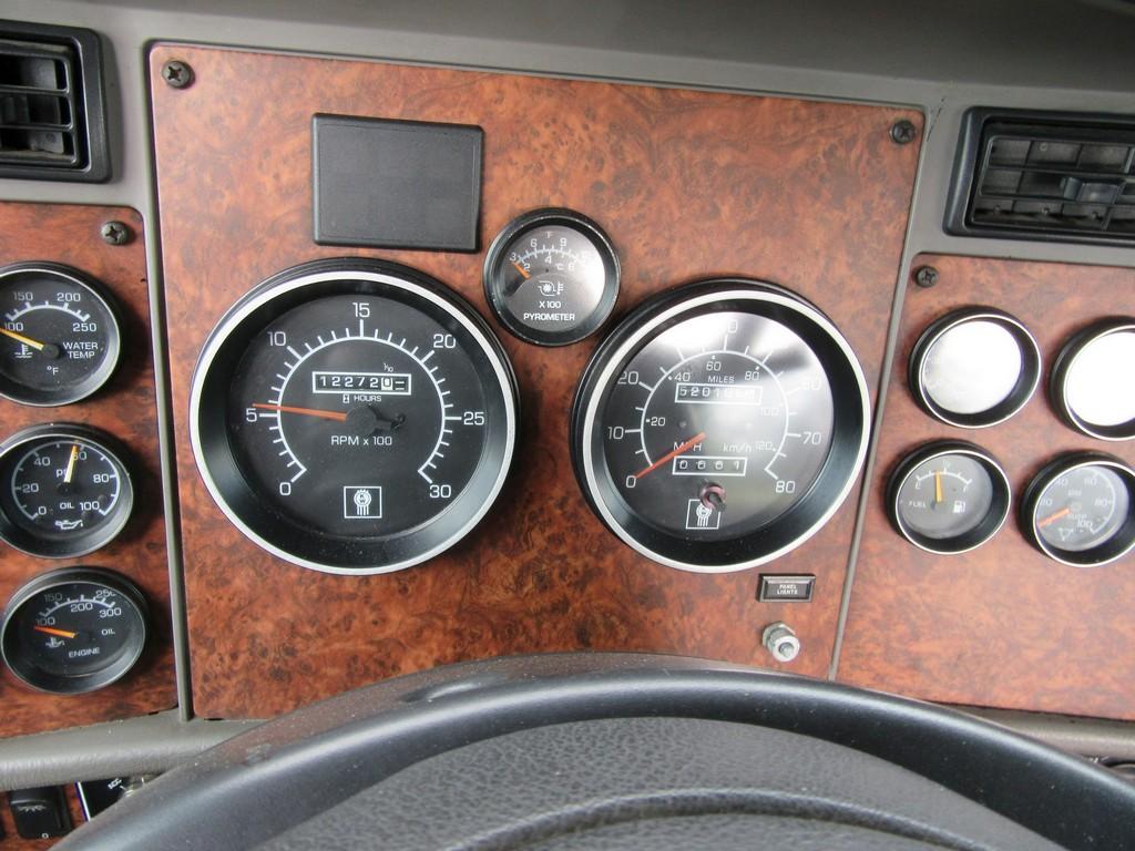 2005 Kenworth T800 Daycab Tractor