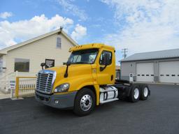 2014 Freightliner Cascadia Daycab Tractor