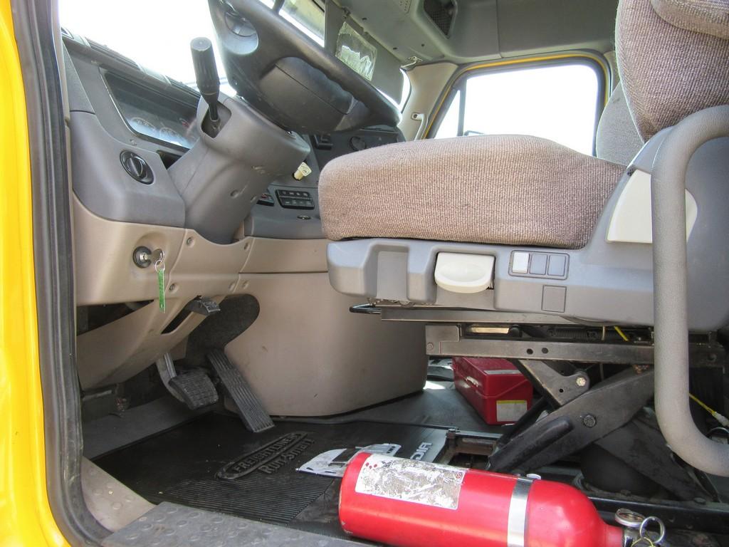 2014 Freightliner Cascadia Daycab Tractor