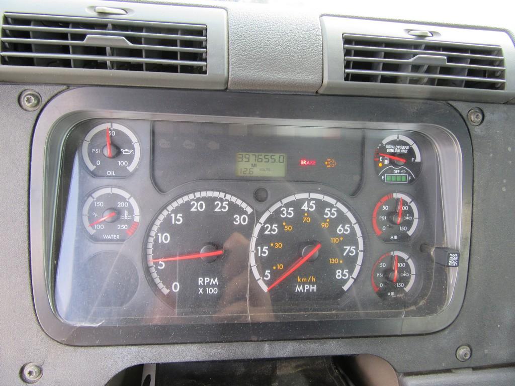 2014 Freightliner Cascadia Daycab Tractor