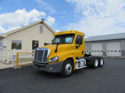 2014 Freightliner Cascadia Daycab Tractor