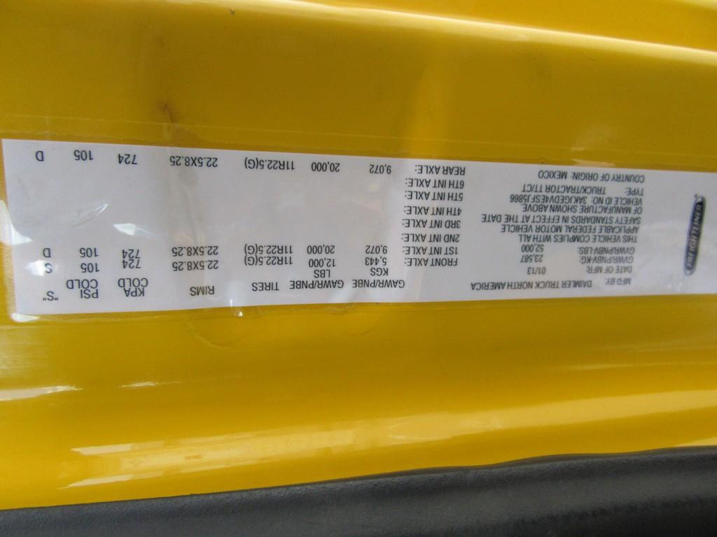 2014 Freightliner Cascadia Daycab Tractor