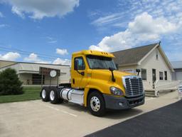 2014 Freightliner Cascadia Daycab Tractor