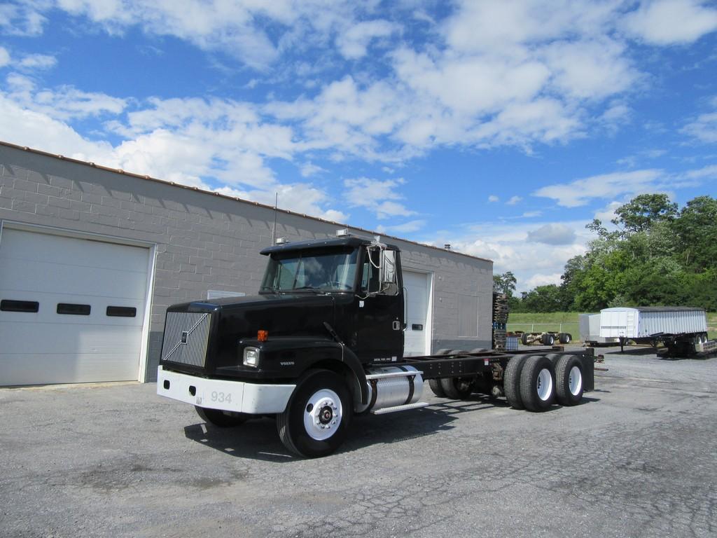 2000 Volvo WG64 Cab and Chassis