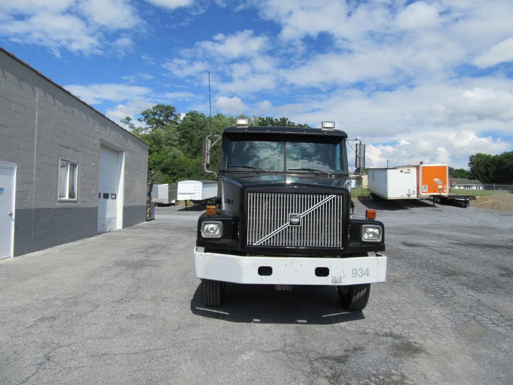 2000 Volvo WG64 Cab and Chassis