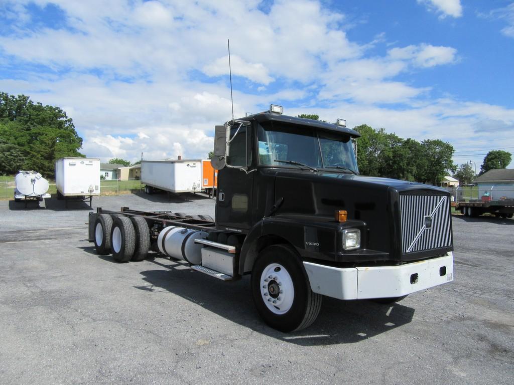 2000 Volvo WG64 Cab and Chassis