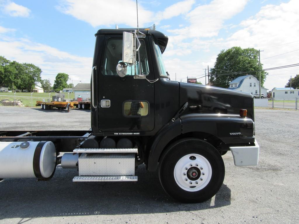 2000 Volvo WG64 Cab and Chassis