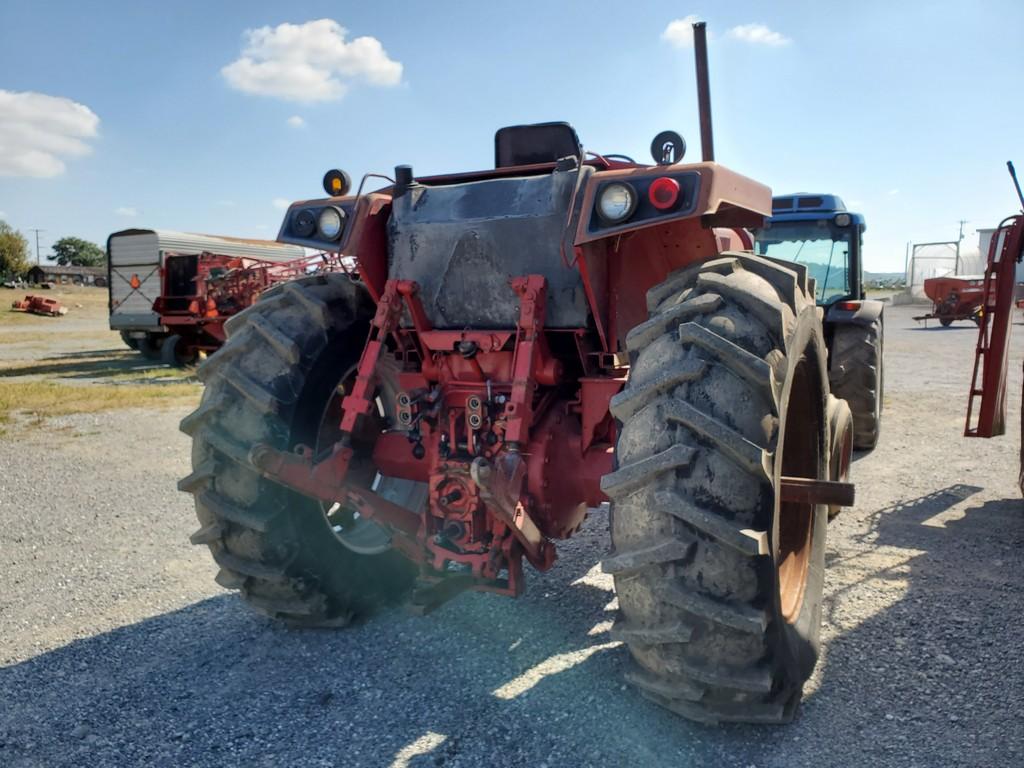 International 786 Tractor 'Runs & Operates'