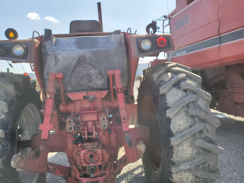 International 786 Tractor 'Runs & Operates'
