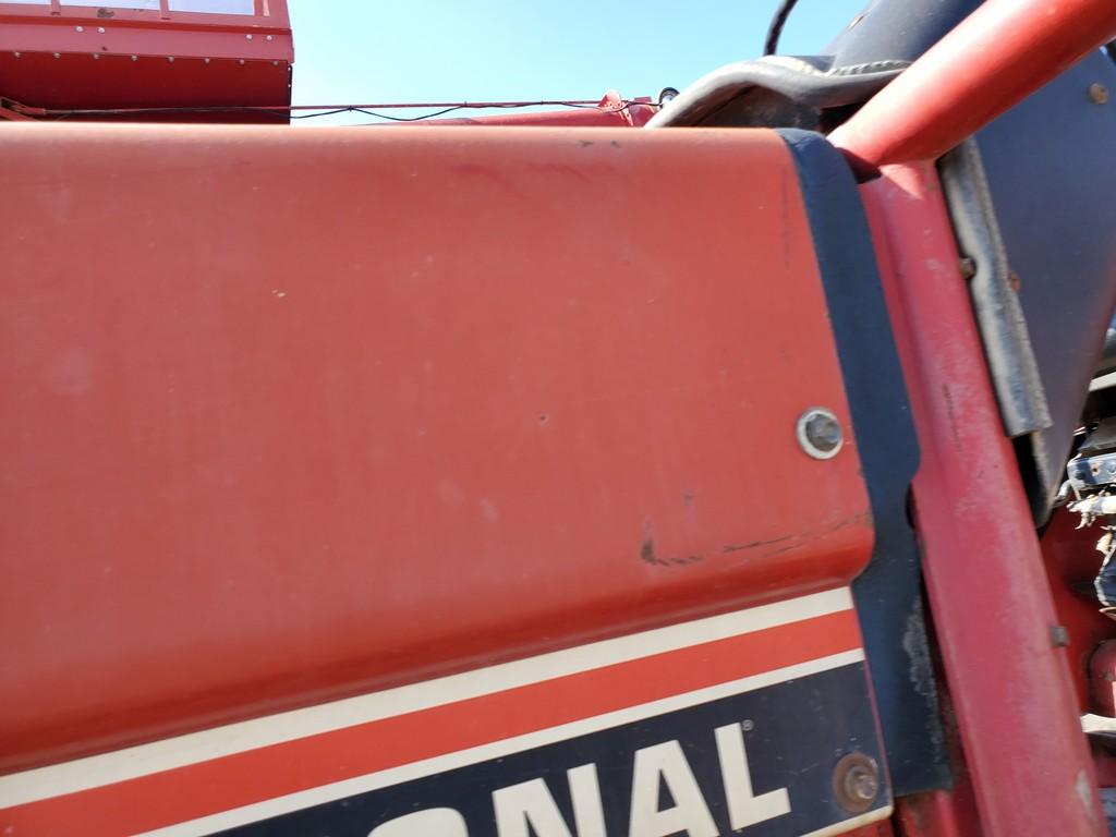 International 786 Tractor 'Runs & Operates'