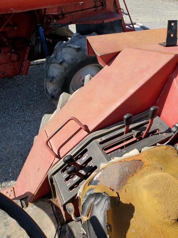 International 786 Tractor 'Runs & Operates'
