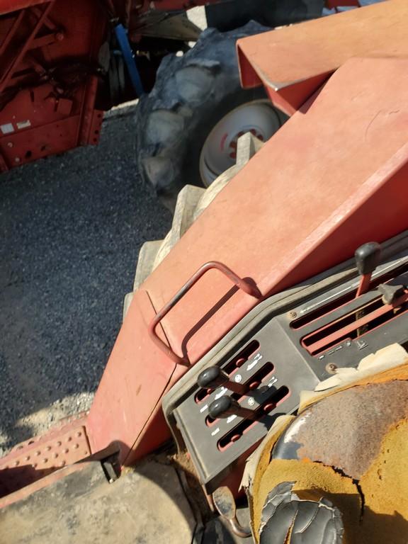 International 786 Tractor 'Runs & Operates'