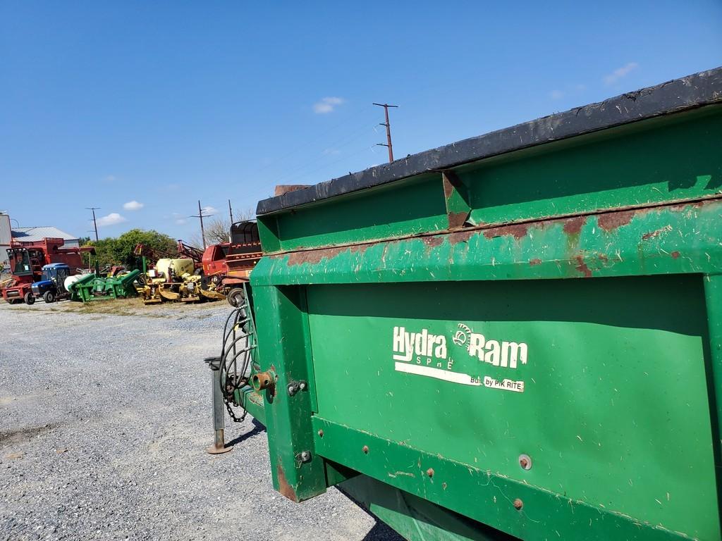 HydraRam 790VB Manure Spreader
