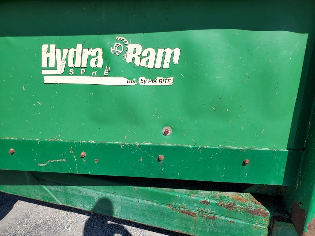 HydraRam 790VB Manure Spreader
