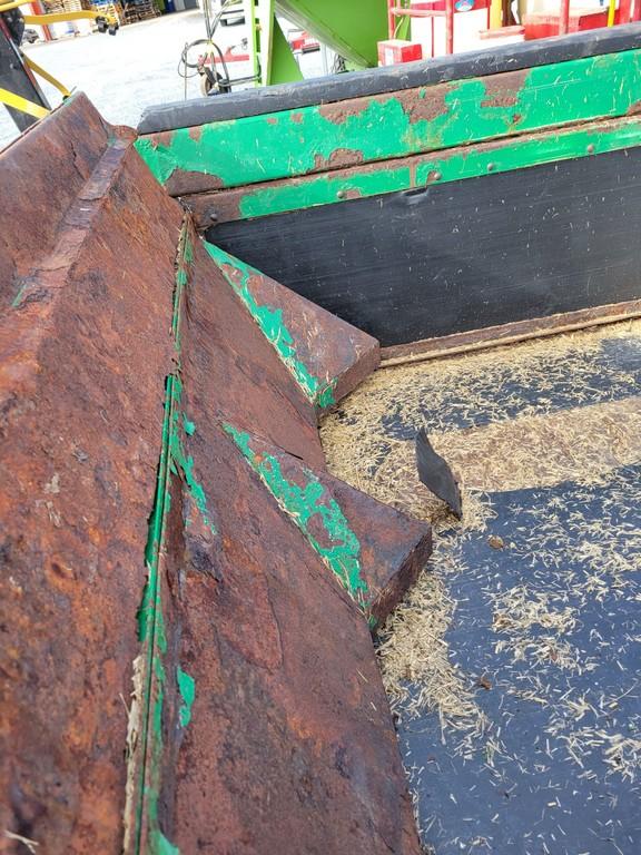 HydraRam 790VB Manure Spreader
