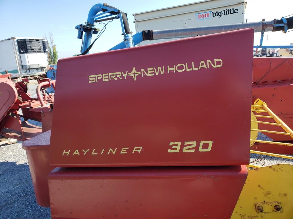 New Holland 320 Small Square Baler