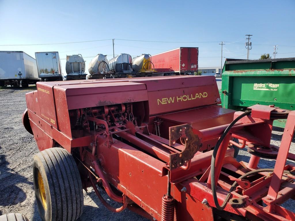 New Holland 320 Small Square Baler