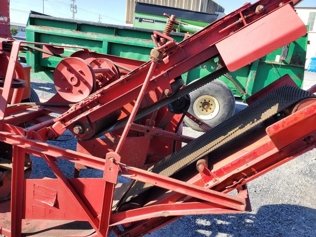 New Holland 320 Small Square Baler