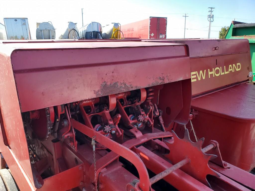 New Holland 320 Small Square Baler